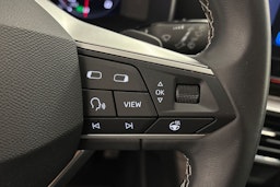 punainen SEAT Leon Sportstourer 2023 kuva 17.