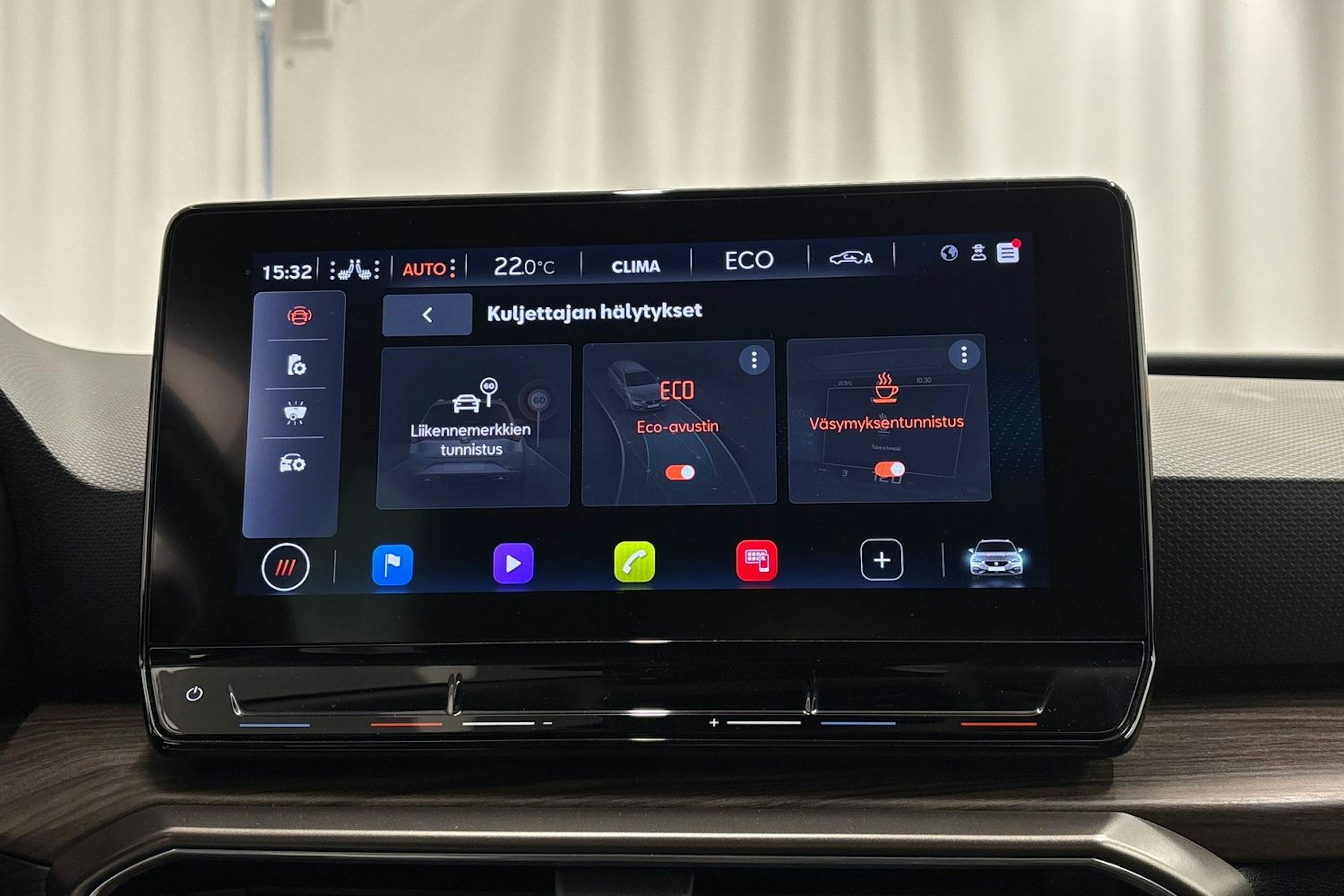 punainen SEAT Leon Sportstourer 2023 kuva 21.