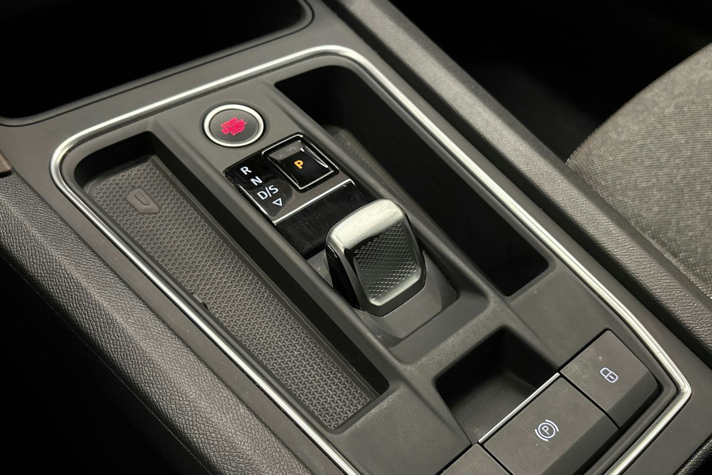 punainen SEAT Leon Sportstourer 2023 kuva 25.