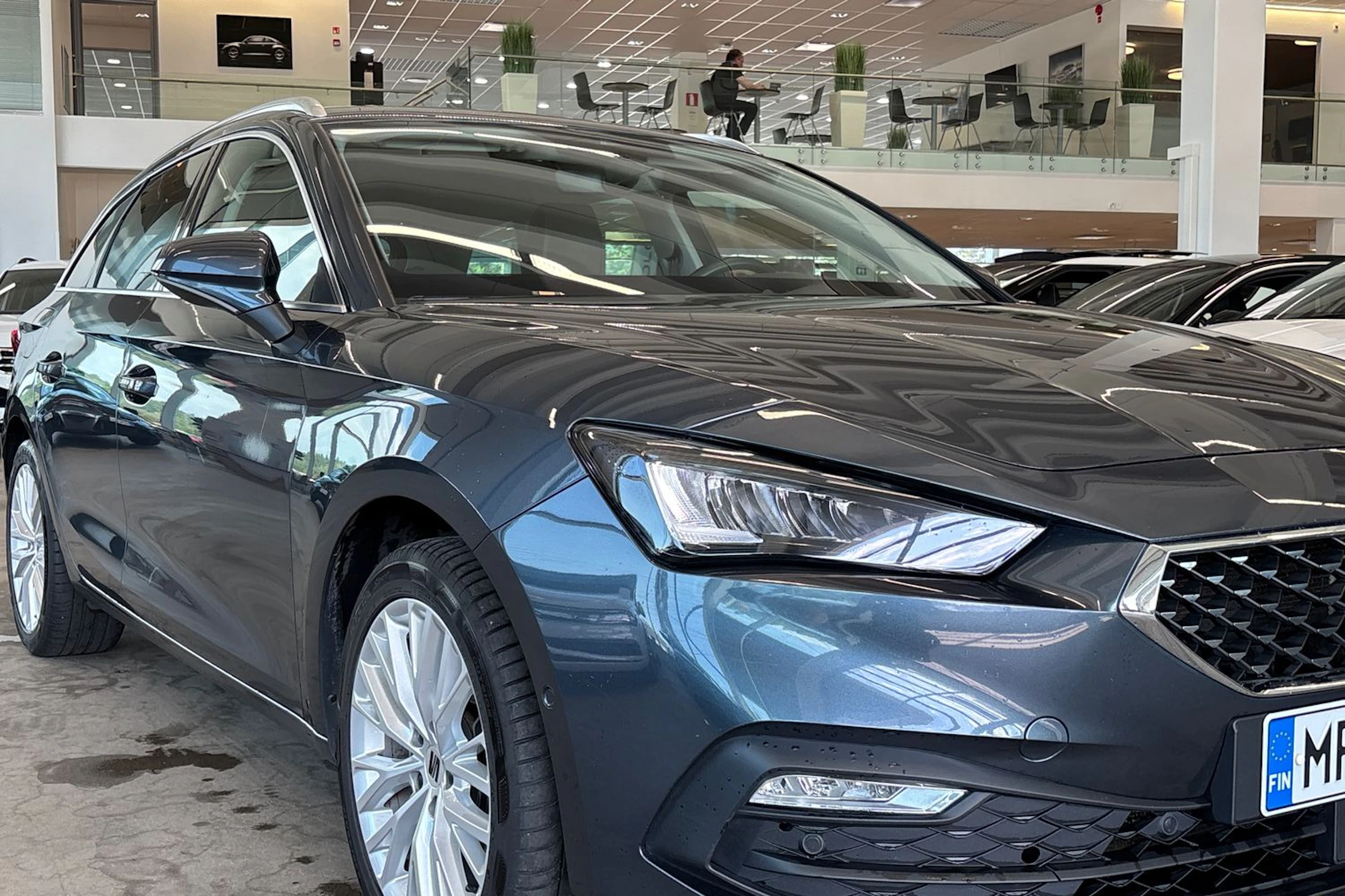 harmaa SEAT Leon Sportstourer 2023 kuva 4.