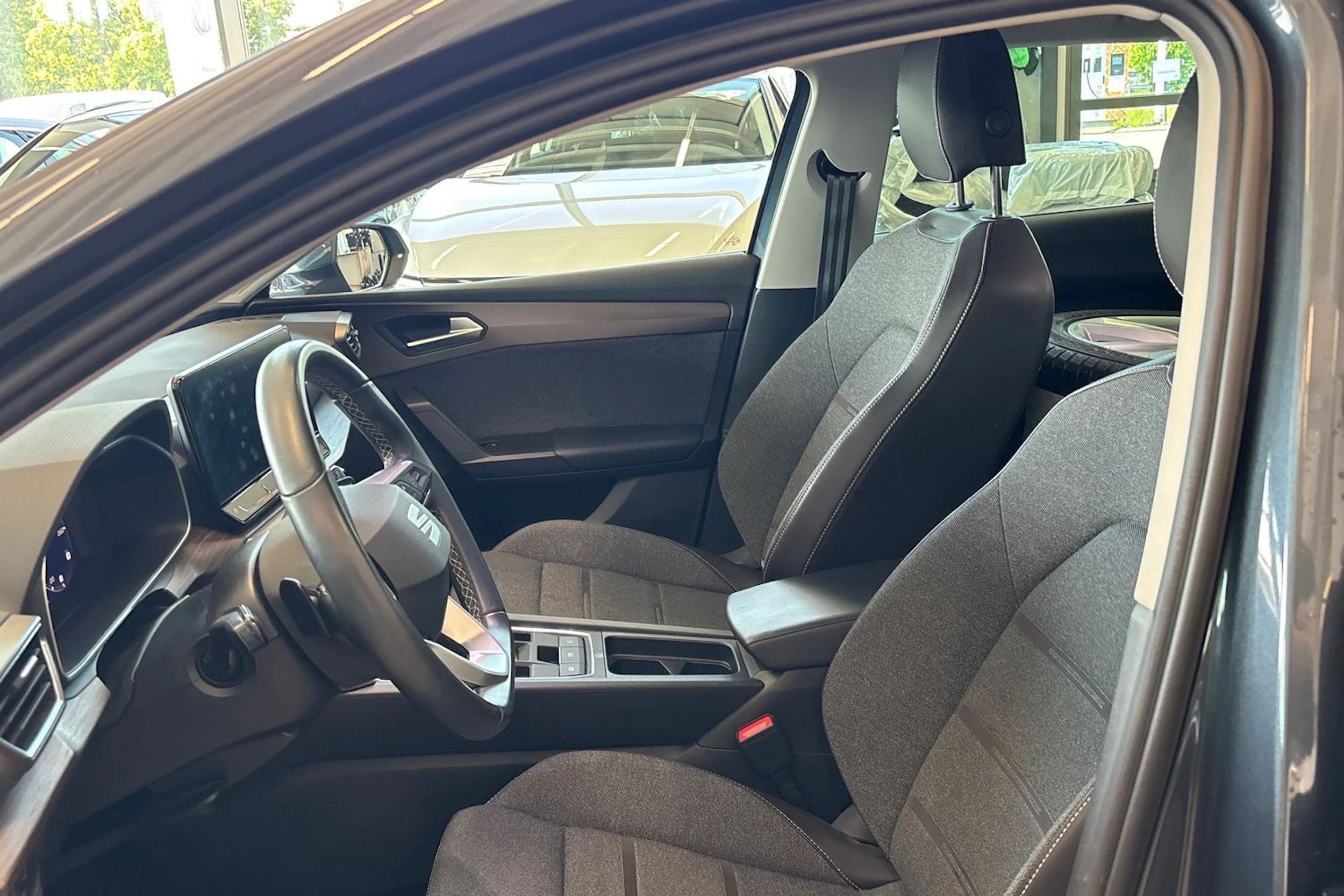 harmaa SEAT Leon Sportstourer 2023 kuva 6.