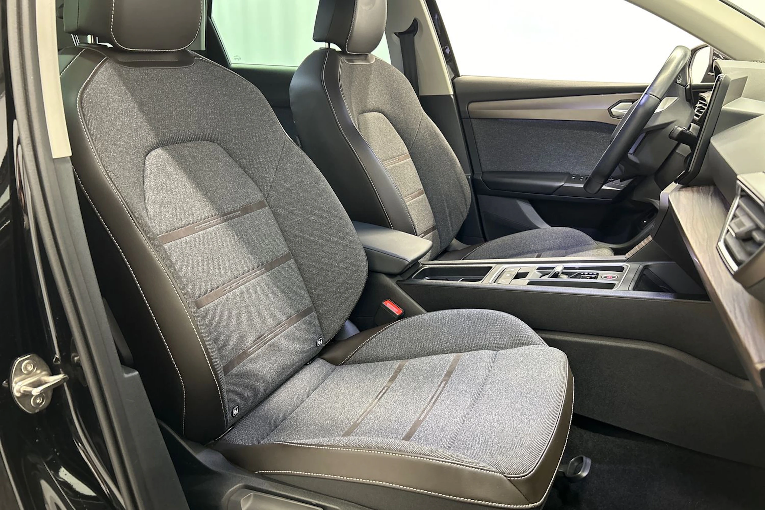 musta SEAT Leon Sportstourer 2023 kuva 11.