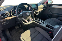 punainen SEAT Leon Sportstourer 2023 kuva 3.