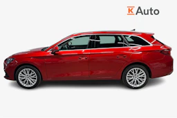 punainen SEAT Leon Sportstourer 2023 kuva 7.