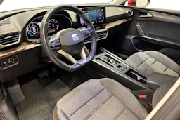 punainen SEAT Leon Sportstourer 2023 kuva 8.