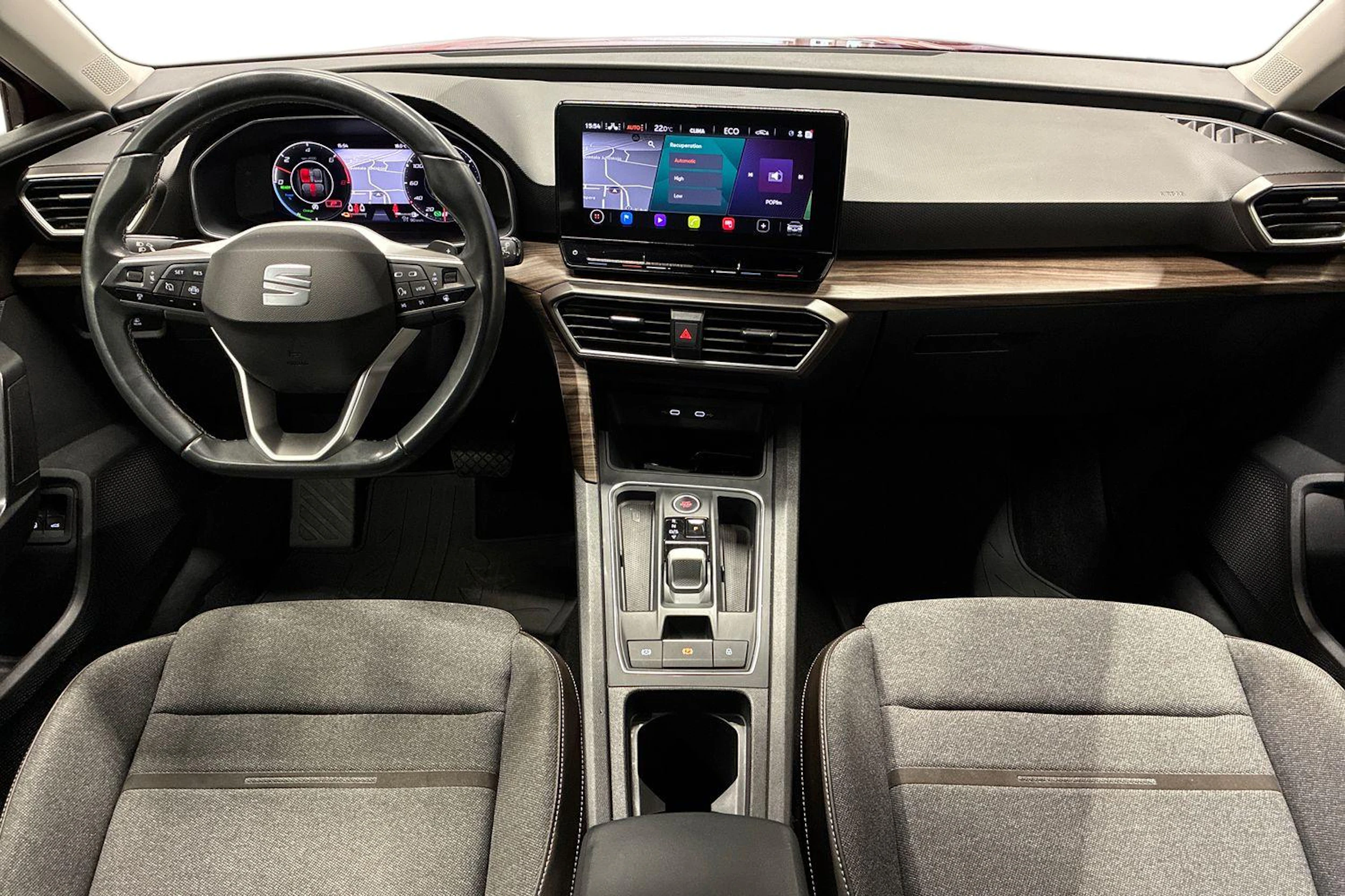 punainen SEAT Leon Sportstourer 2023 kuva 9.
