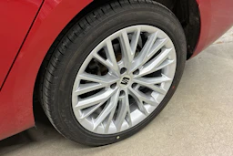 punainen SEAT Leon Sportstourer 2023 kuva 13.