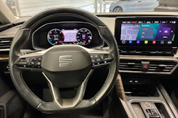 punainen SEAT Leon Sportstourer 2023 kuva 15.