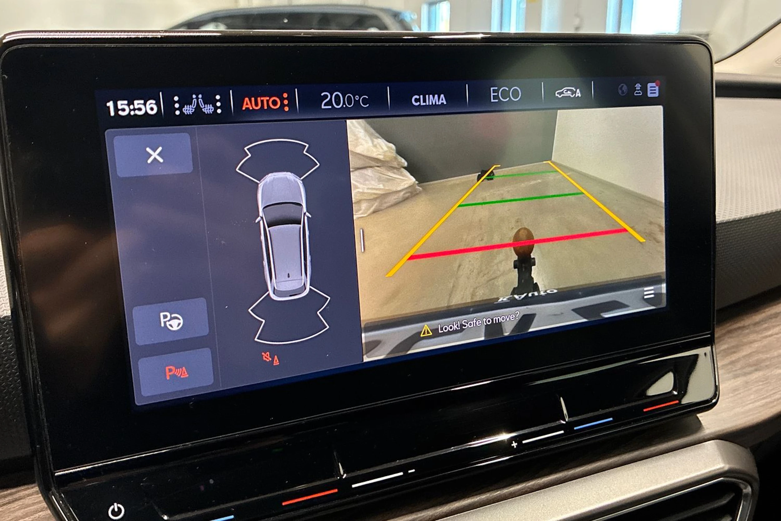 punainen SEAT Leon Sportstourer 2023 kuva 23.