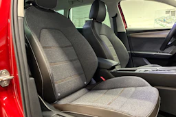 punainen SEAT Leon Sportstourer 2023 kuva 26.