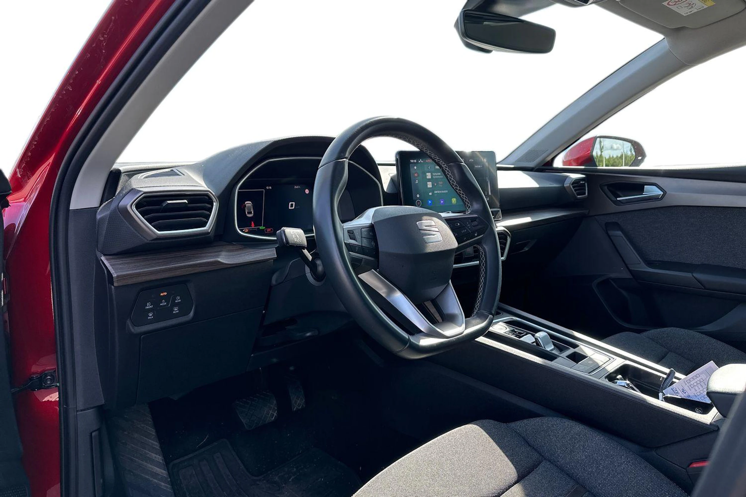 punainen SEAT Leon Sportstourer 2023 kuva 3.