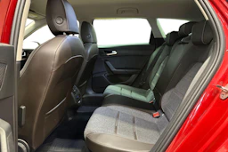punainen SEAT Leon Sportstourer 2023 kuva 8.