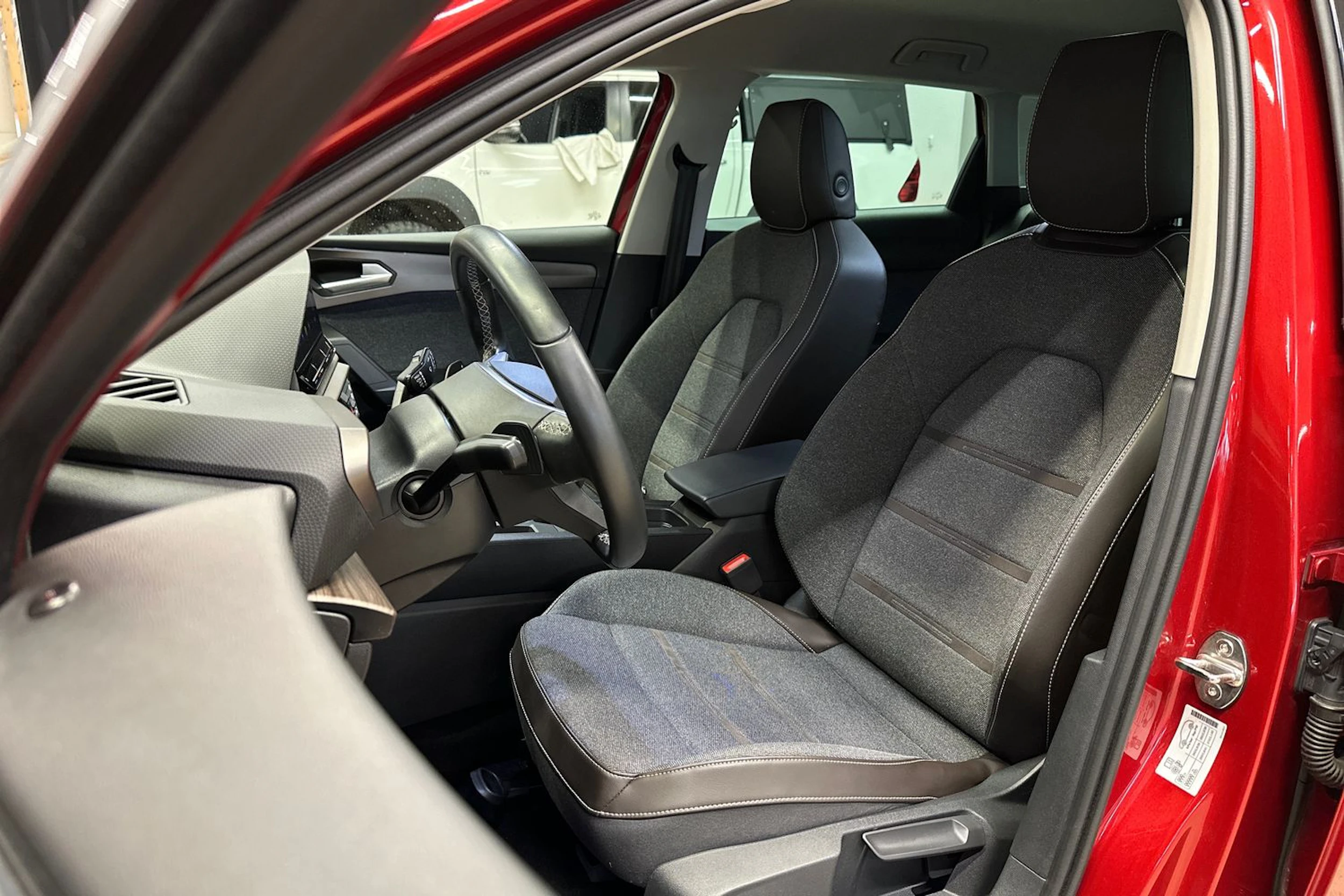 punainen SEAT Leon Sportstourer 2023 kuva 12.