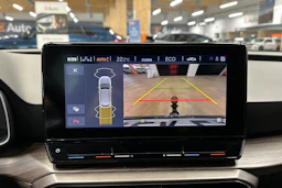 punainen SEAT Leon Sportstourer 2023 kuva 13.