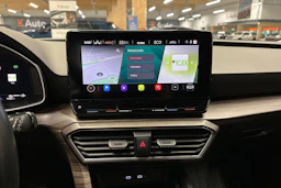 punainen SEAT Leon Sportstourer 2023 kuva 16.