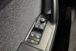 punainen SEAT Leon Sportstourer 2023 kuva 22.