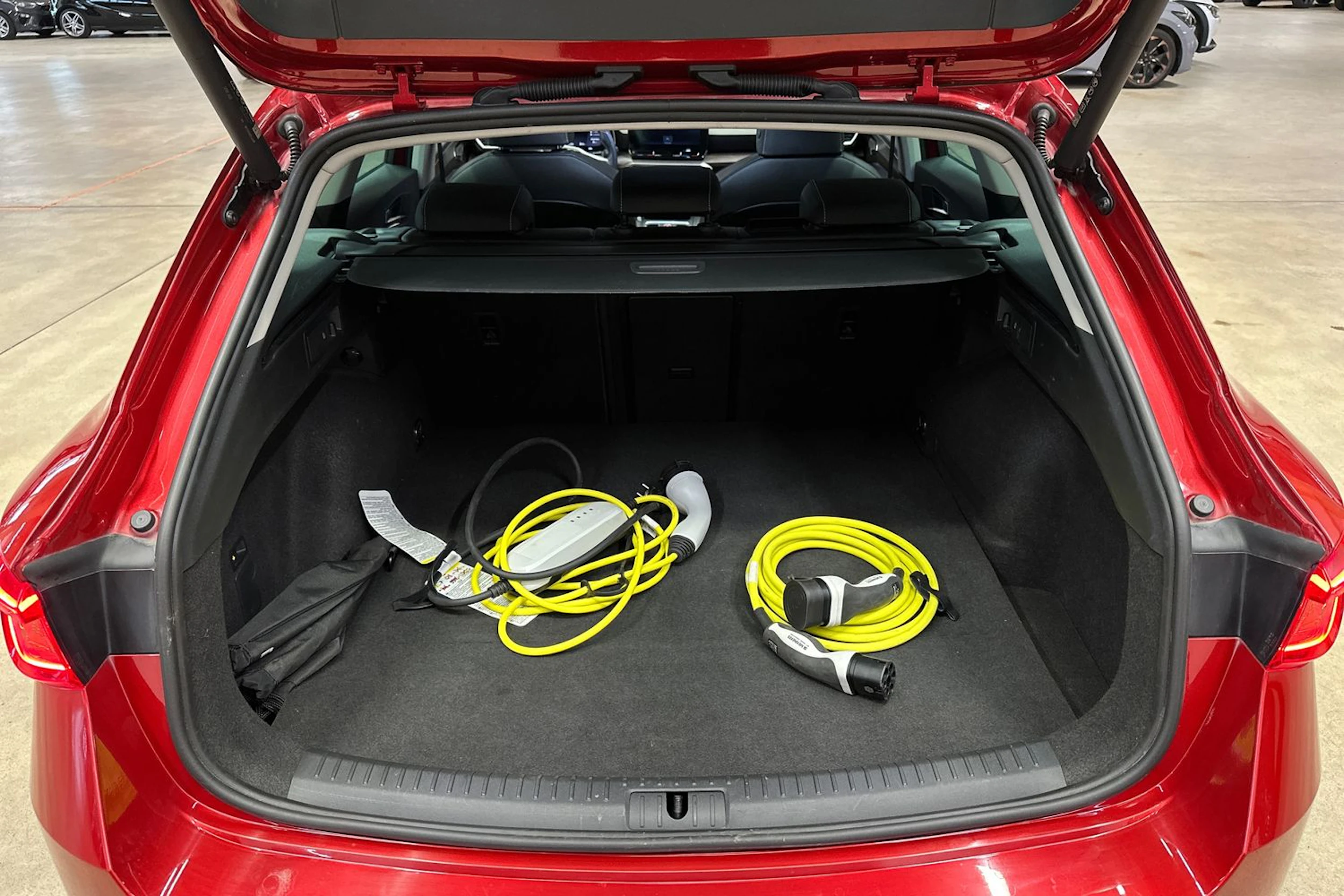 punainen SEAT Leon Sportstourer 2023 kuva 23.