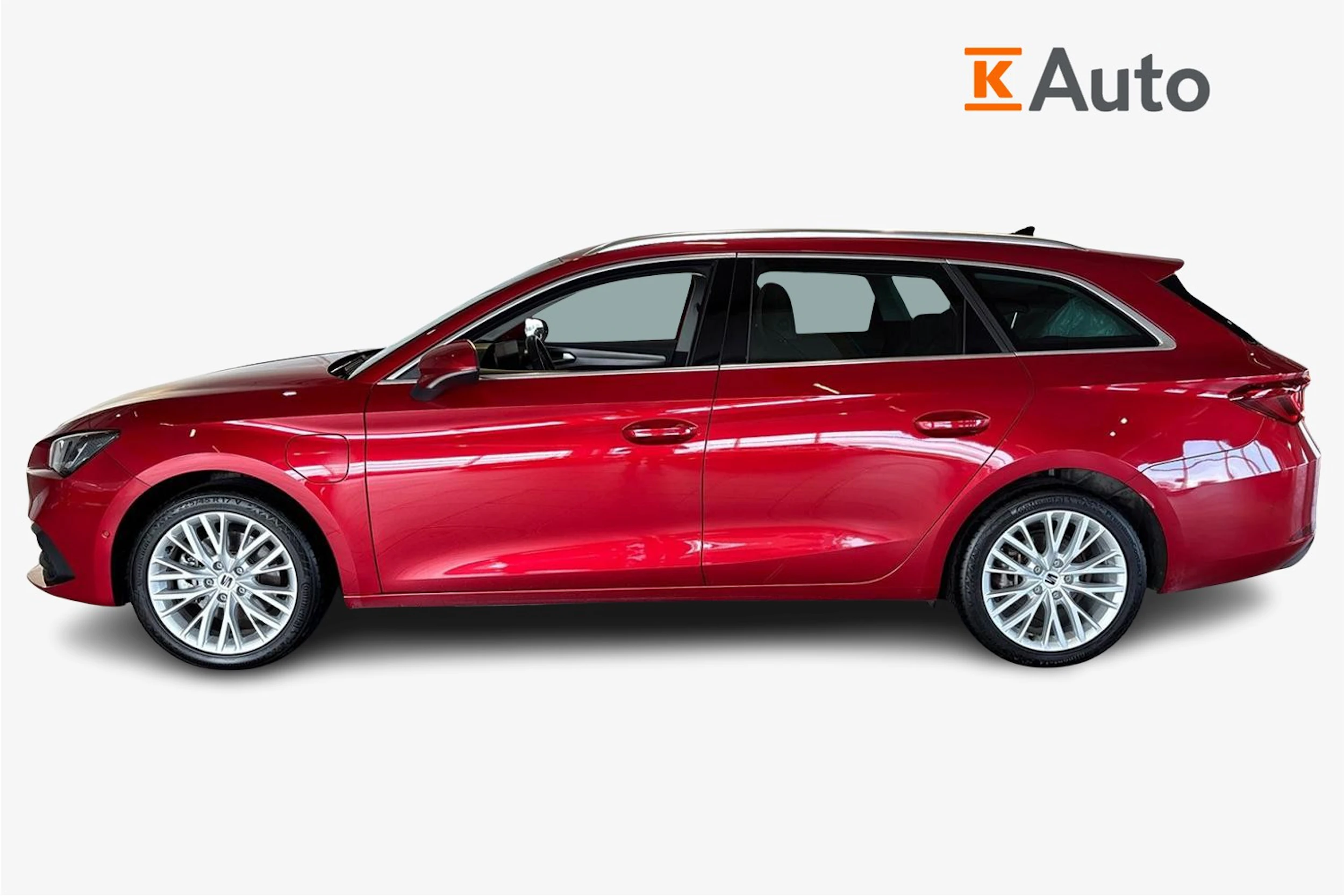 punainen SEAT Leon Sportstourer 2023 kuva 5.