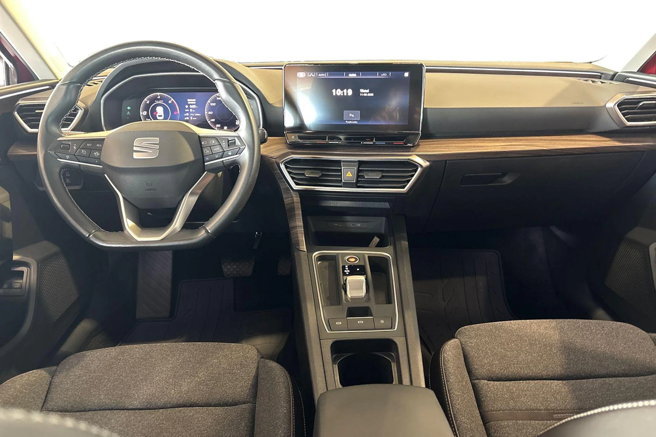 punainen SEAT Leon Sportstourer 2023 kuva 7.
