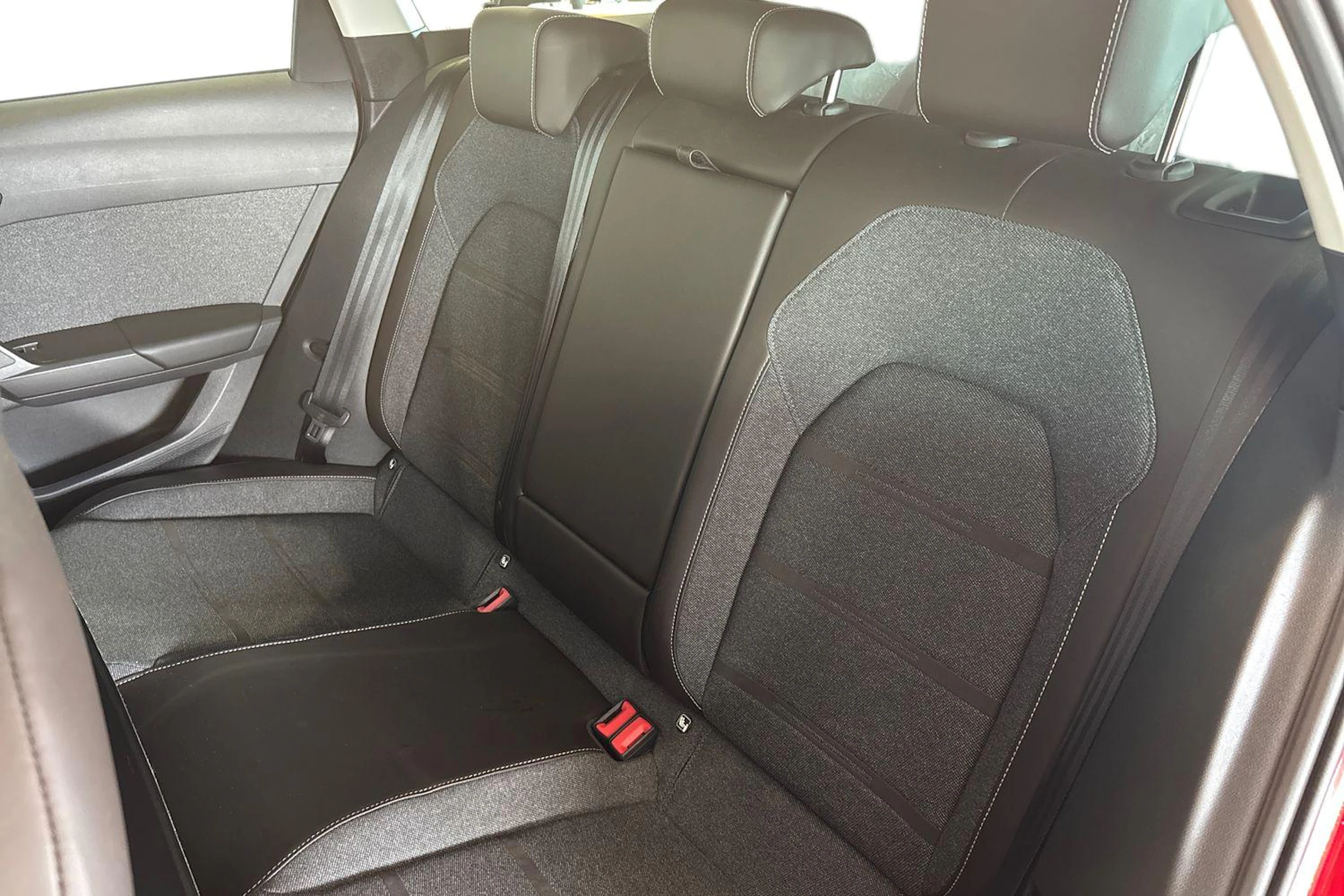 punainen SEAT Leon Sportstourer 2023 kuva 8.