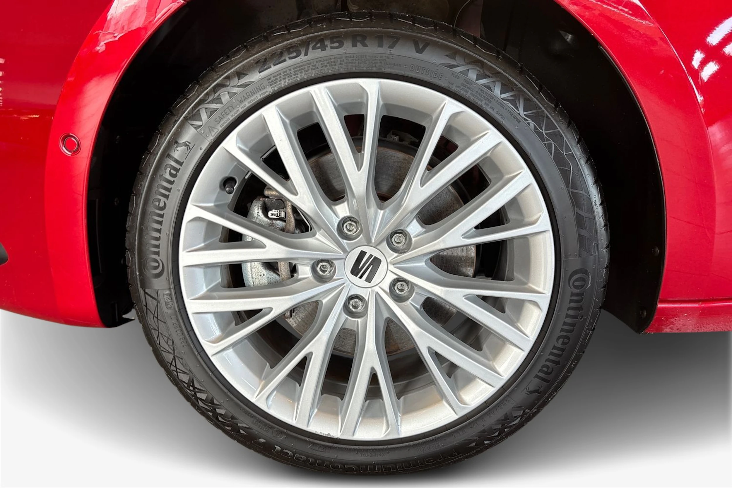 punainen SEAT Leon Sportstourer 2023 kuva 9.