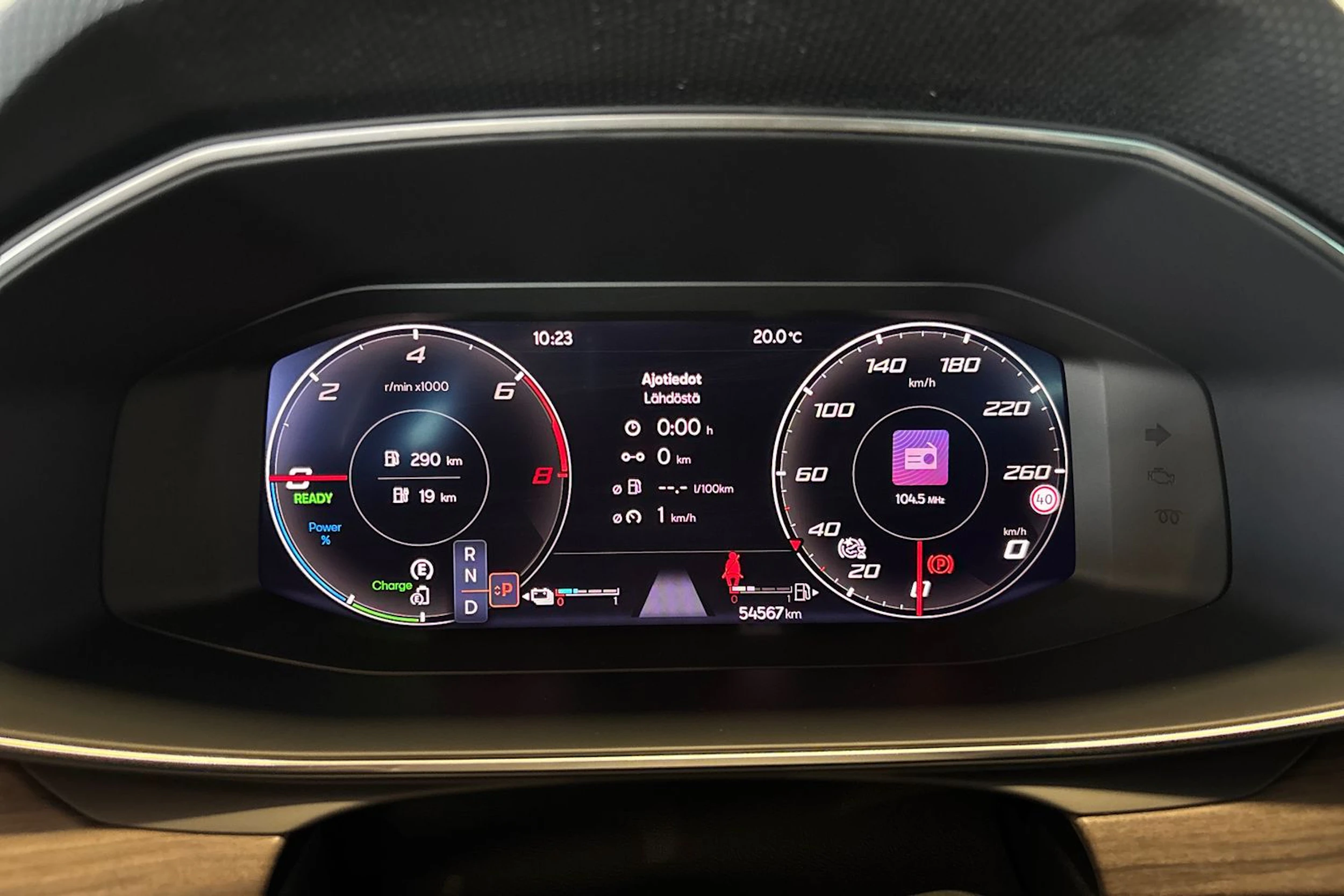 punainen SEAT Leon Sportstourer 2023 kuva 11.