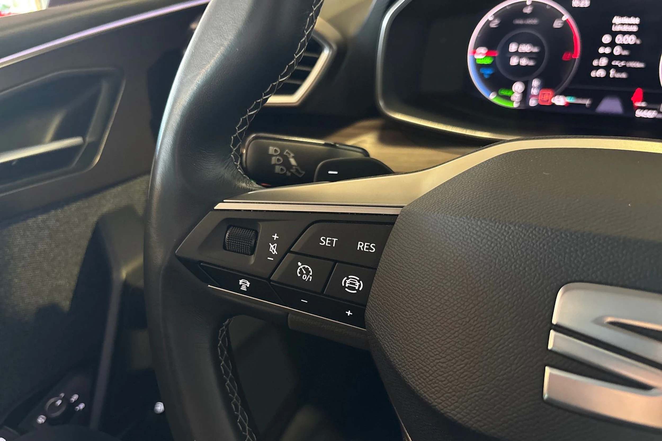 punainen SEAT Leon Sportstourer 2023 kuva 12.