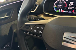 punainen SEAT Leon Sportstourer 2023 kuva 12.