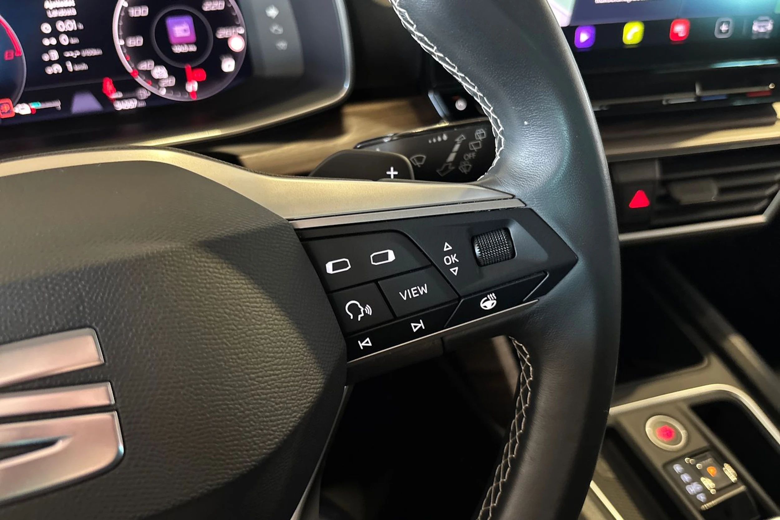 punainen SEAT Leon Sportstourer 2023 kuva 13.