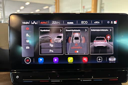 punainen SEAT Leon Sportstourer 2023 kuva 17.