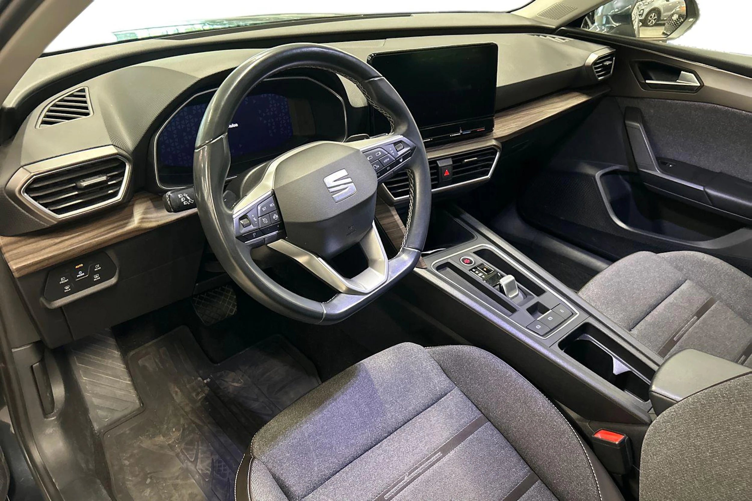 harmaa SEAT Leon Sportstourer 2023 kuva 3.