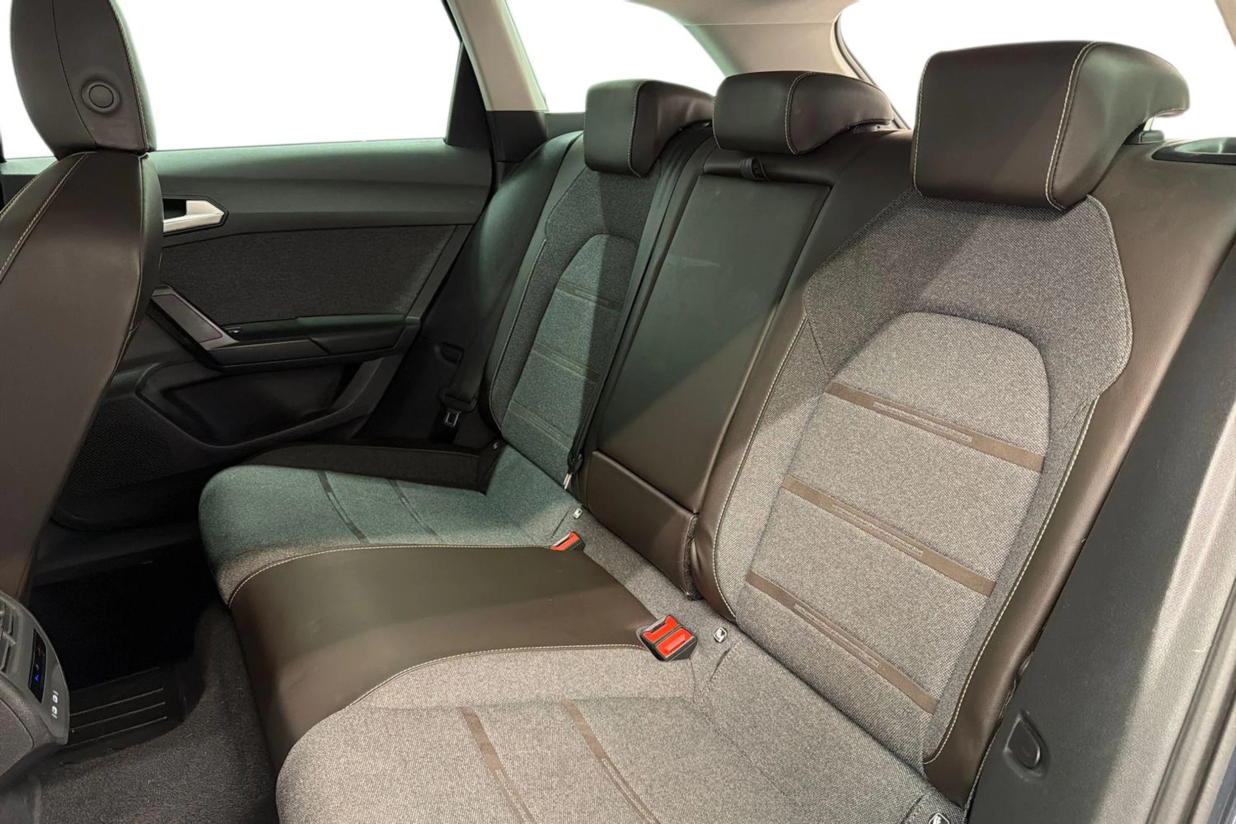 harmaa SEAT Leon Sportstourer 2023 kuva 8.