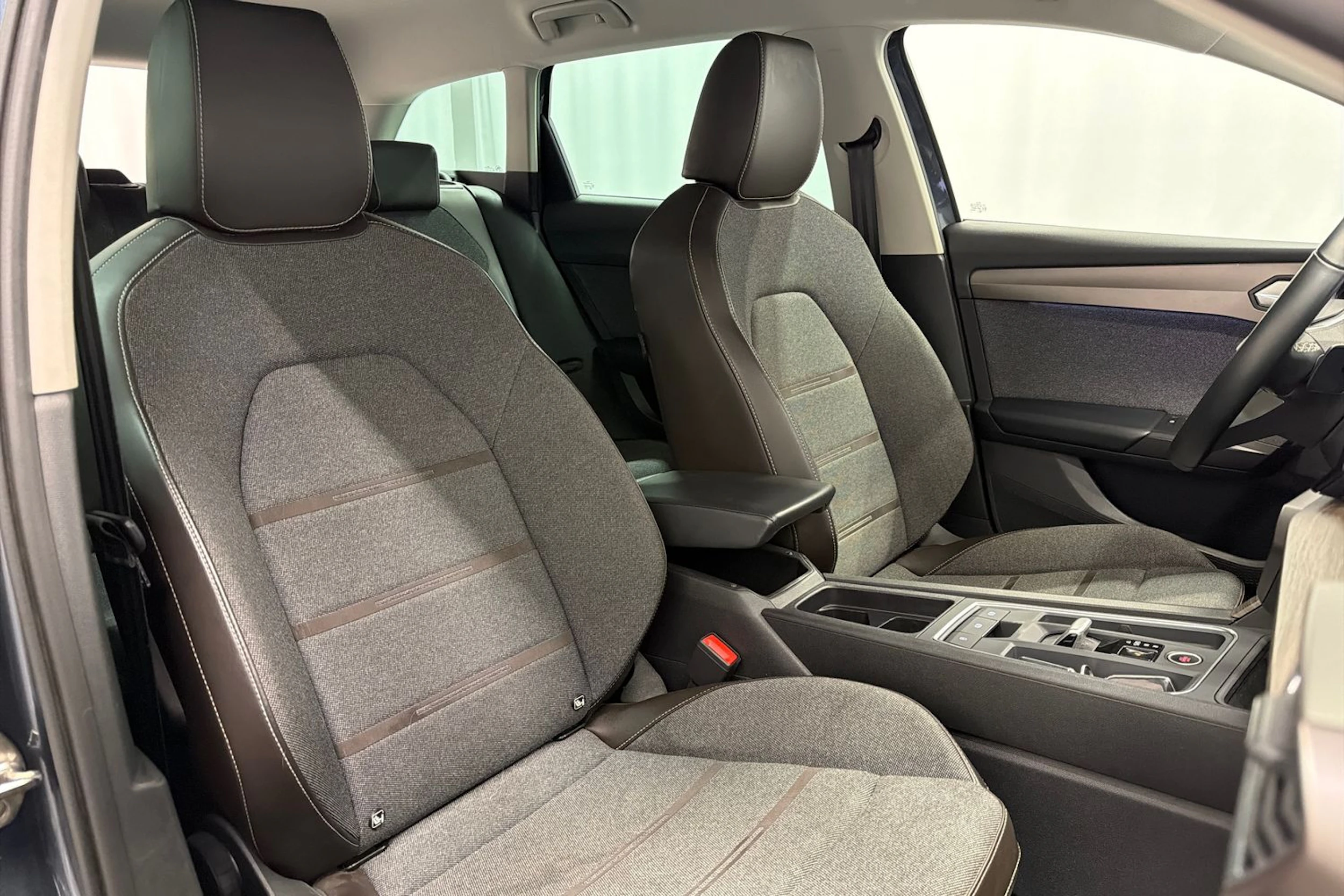 harmaa SEAT Leon Sportstourer 2023 kuva 11.