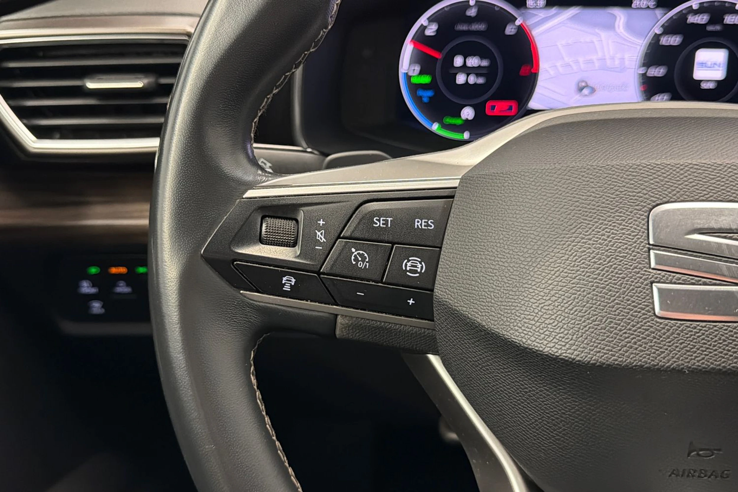 harmaa SEAT Leon Sportstourer 2023 kuva 17.