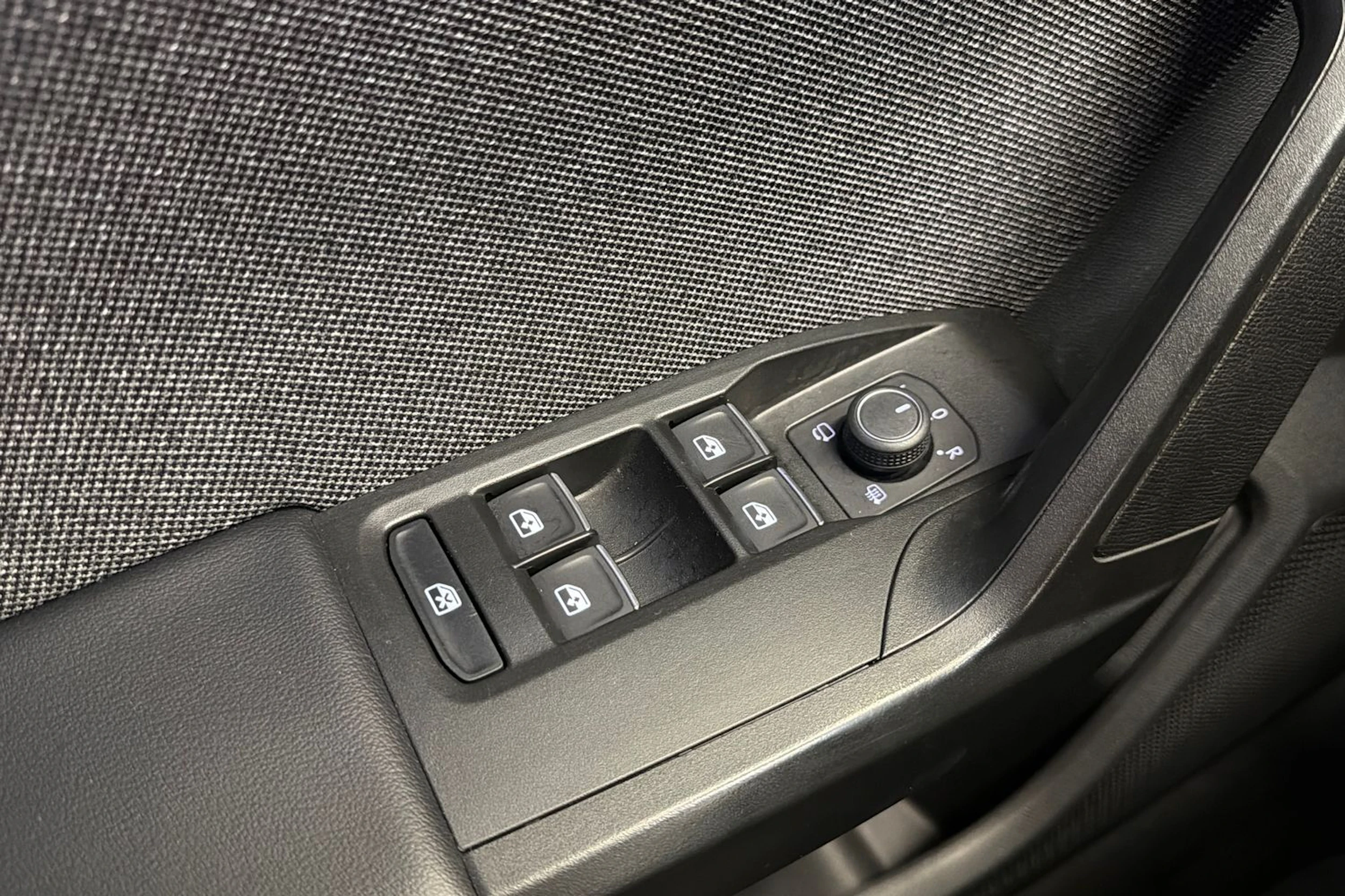 harmaa SEAT Leon Sportstourer 2023 kuva 28.