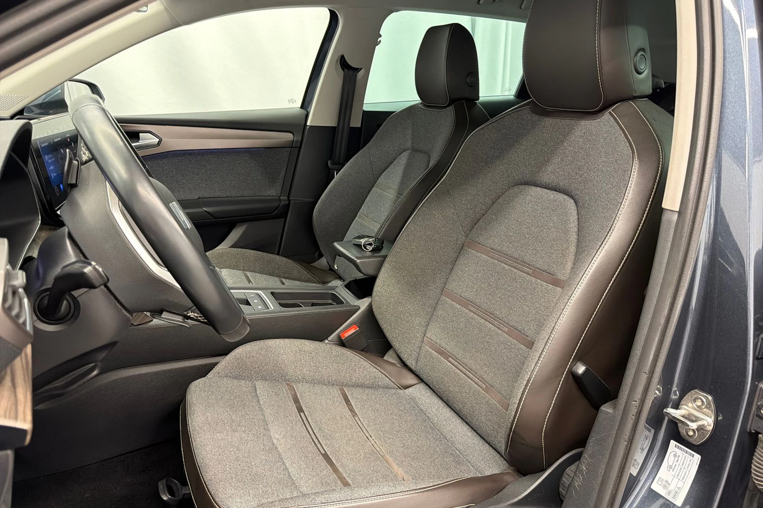 harmaa SEAT Leon Sportstourer 2023 kuva 29.