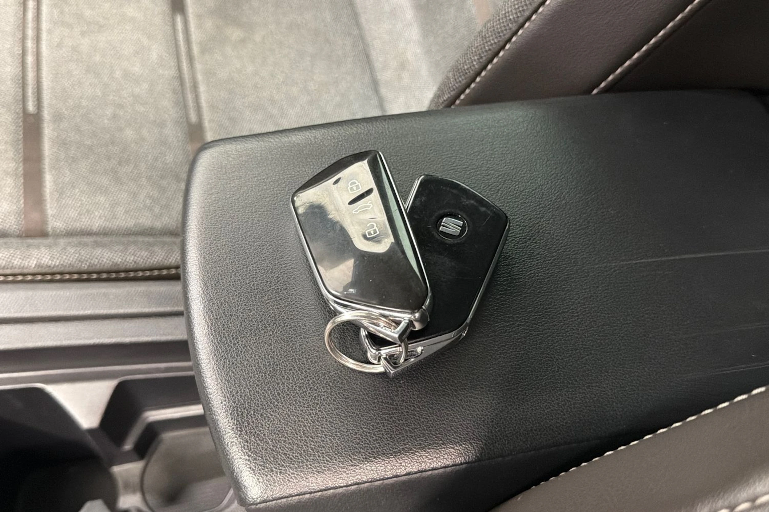 harmaa SEAT Leon Sportstourer 2023 kuva 30.