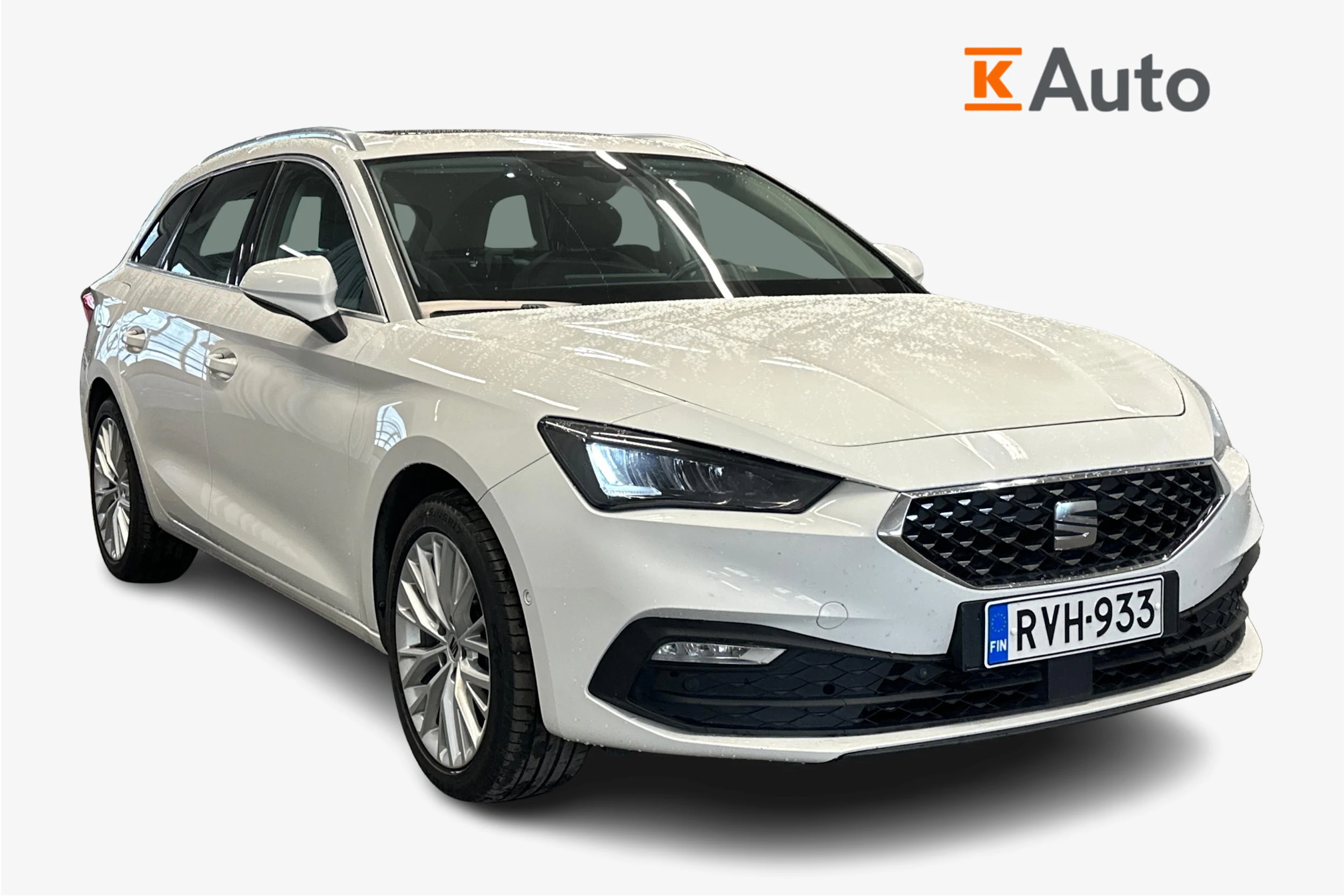 valkoinen SEAT Leon Sportstourer 2023 kuva 1.