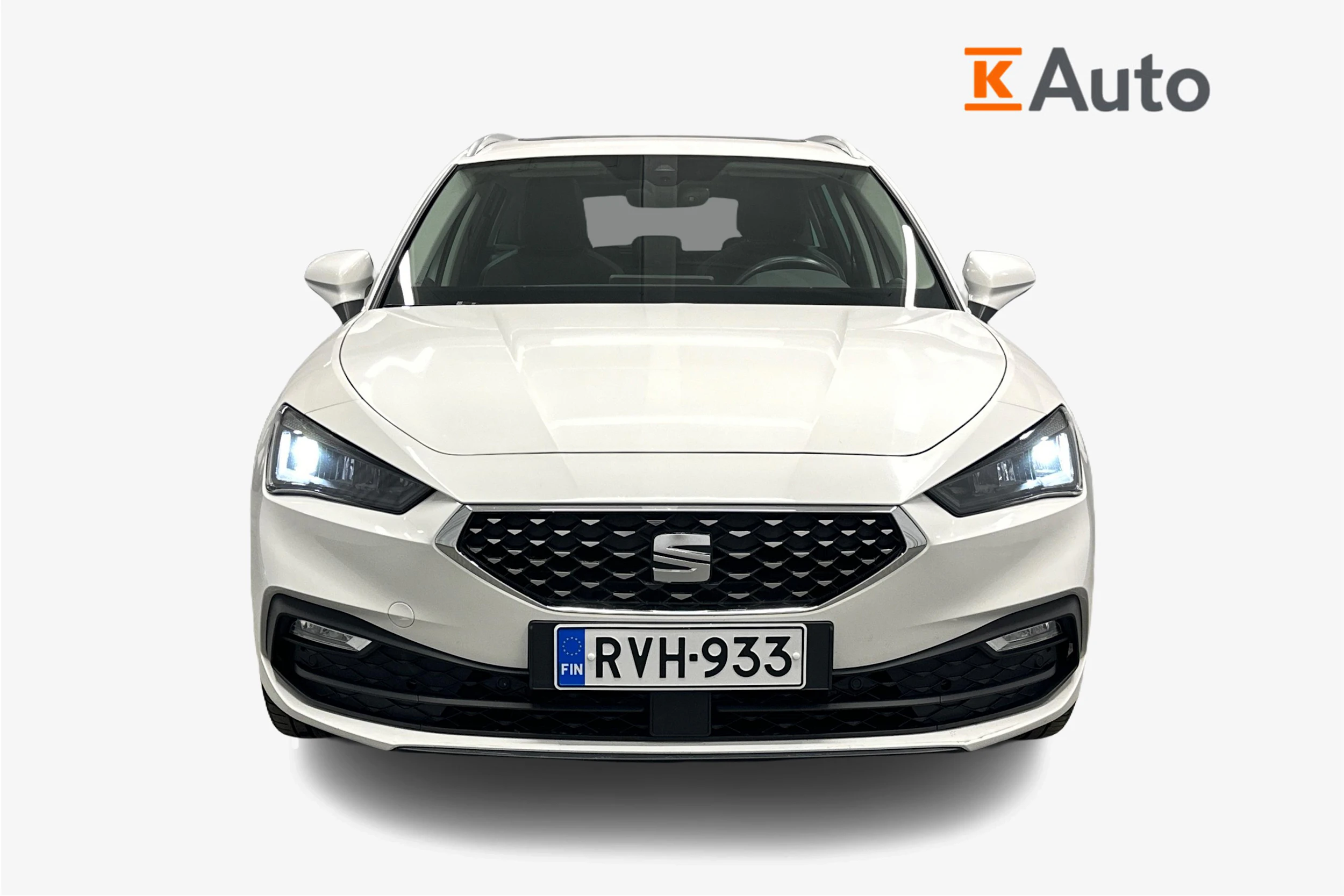 valkoinen SEAT Leon Sportstourer 2023 kuva 4.