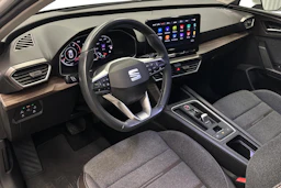 valkoinen SEAT Leon Sportstourer 2023 kuva 6.