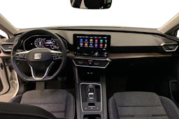 valkoinen SEAT Leon Sportstourer 2023 kuva 7.