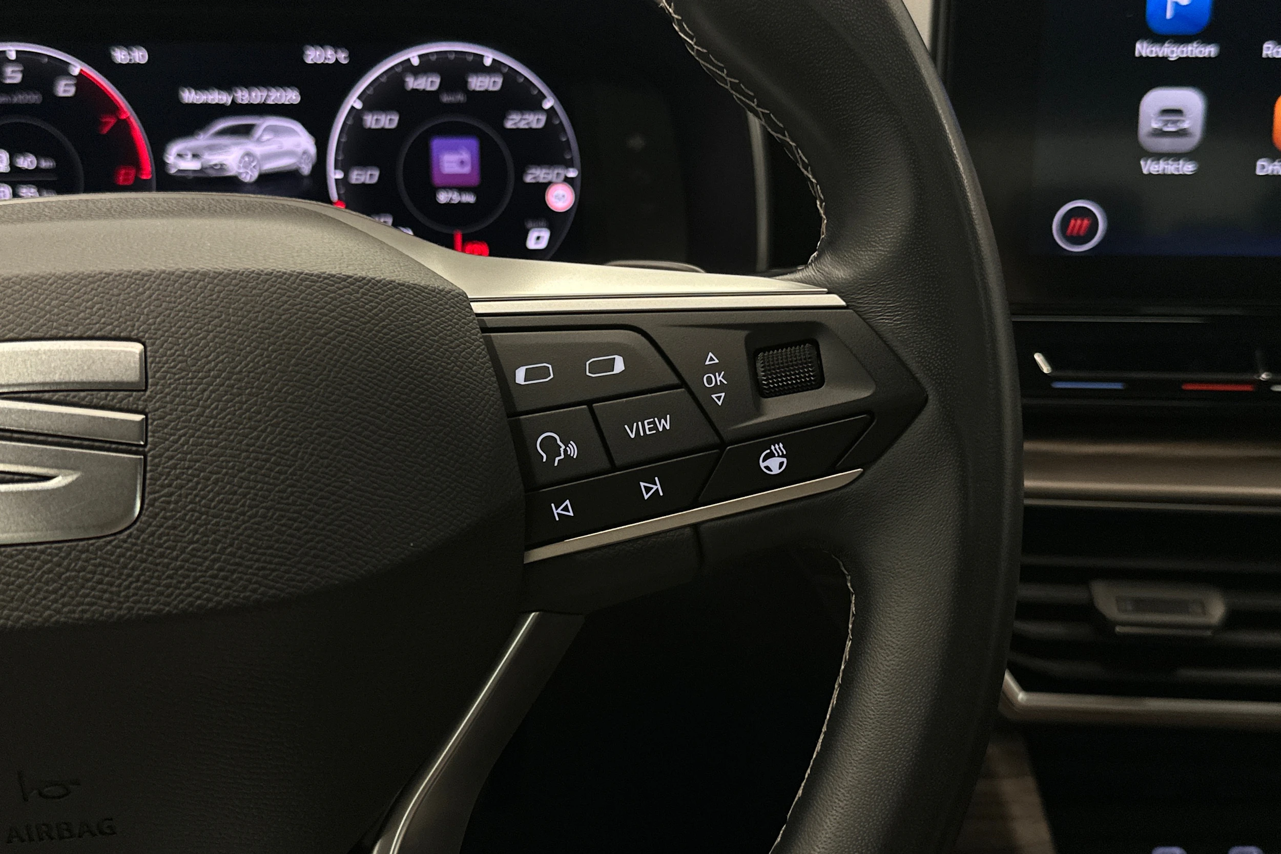 valkoinen SEAT Leon Sportstourer 2023 kuva 12.