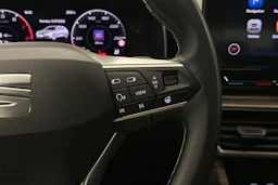 valkoinen SEAT Leon Sportstourer 2023 kuva 12.