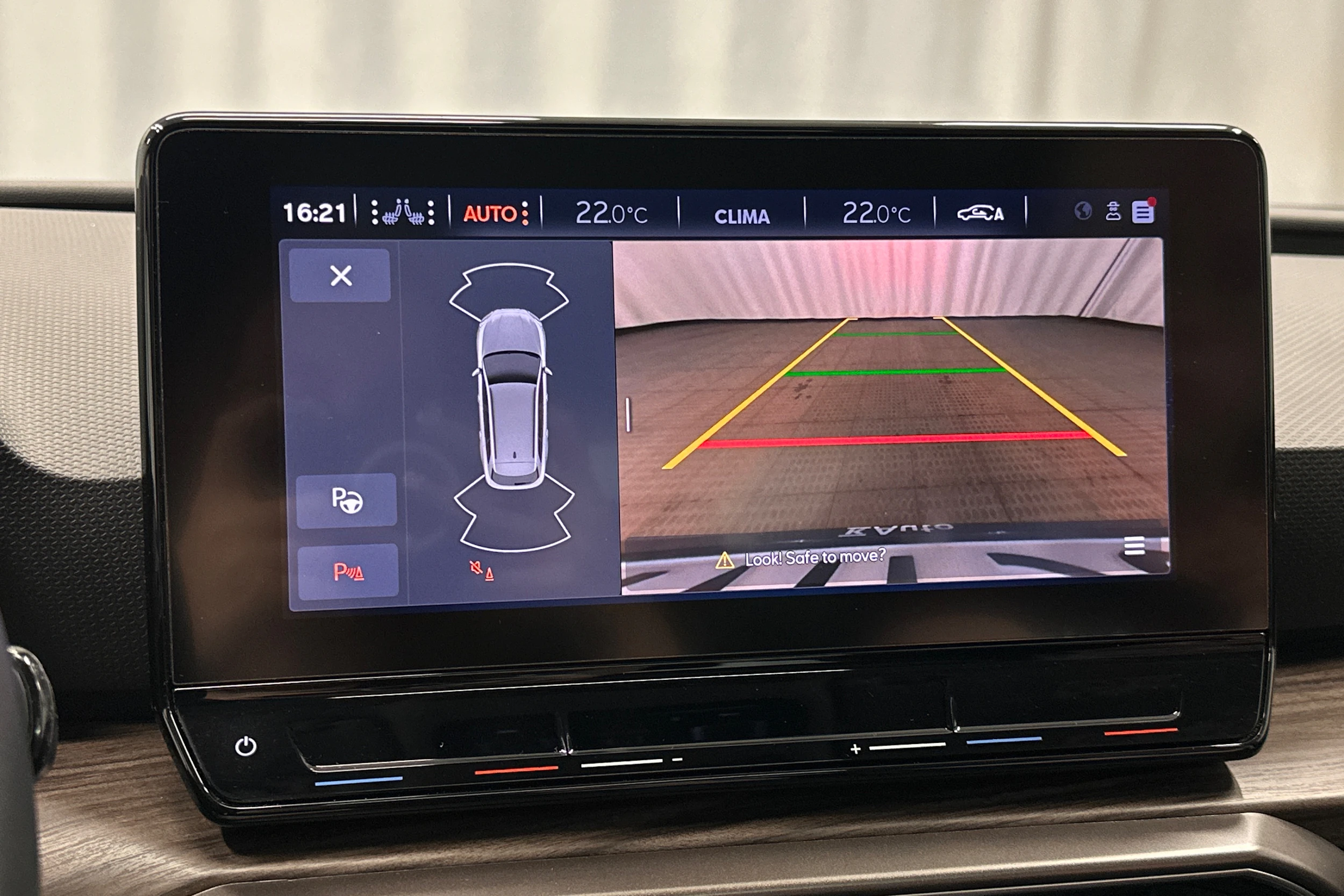 valkoinen SEAT Leon Sportstourer 2023 kuva 31.