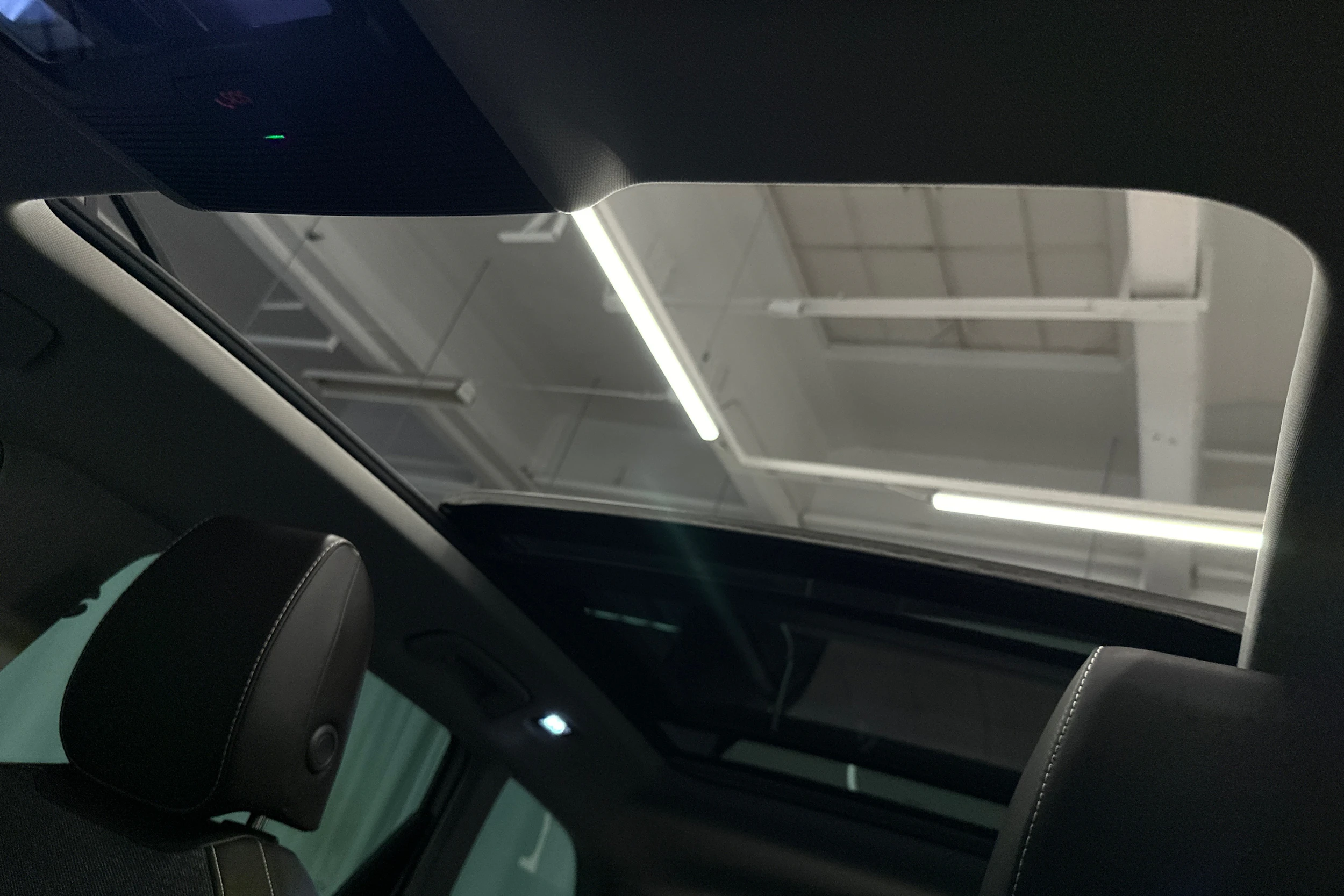 valkoinen SEAT Leon Sportstourer 2023 kuva 35.