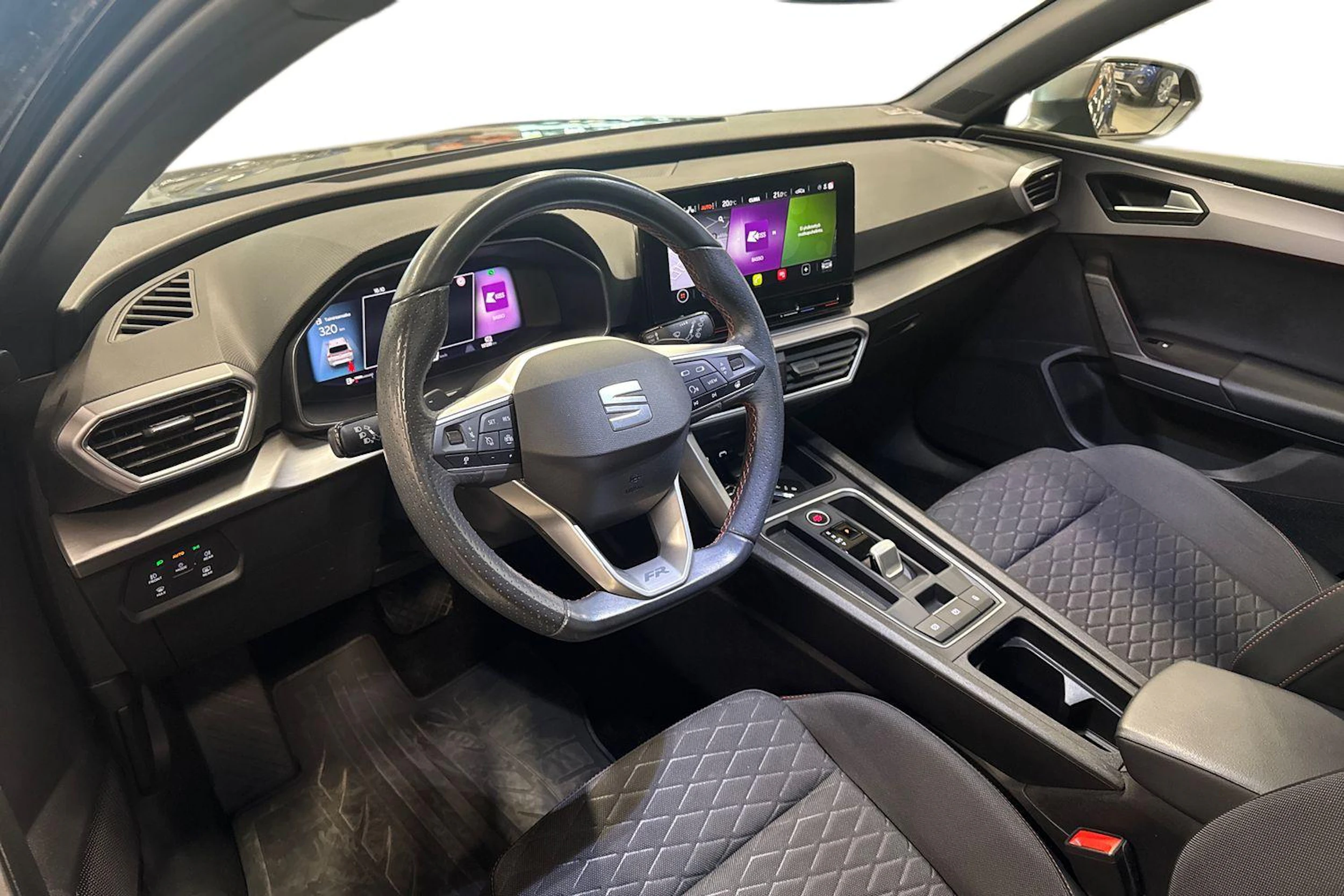 musta SEAT Leon Sportstourer 2023 kuva 3.