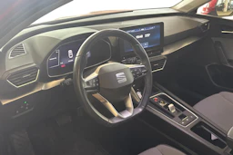 punainen SEAT Leon Sportstourer 2023 kuva 3.