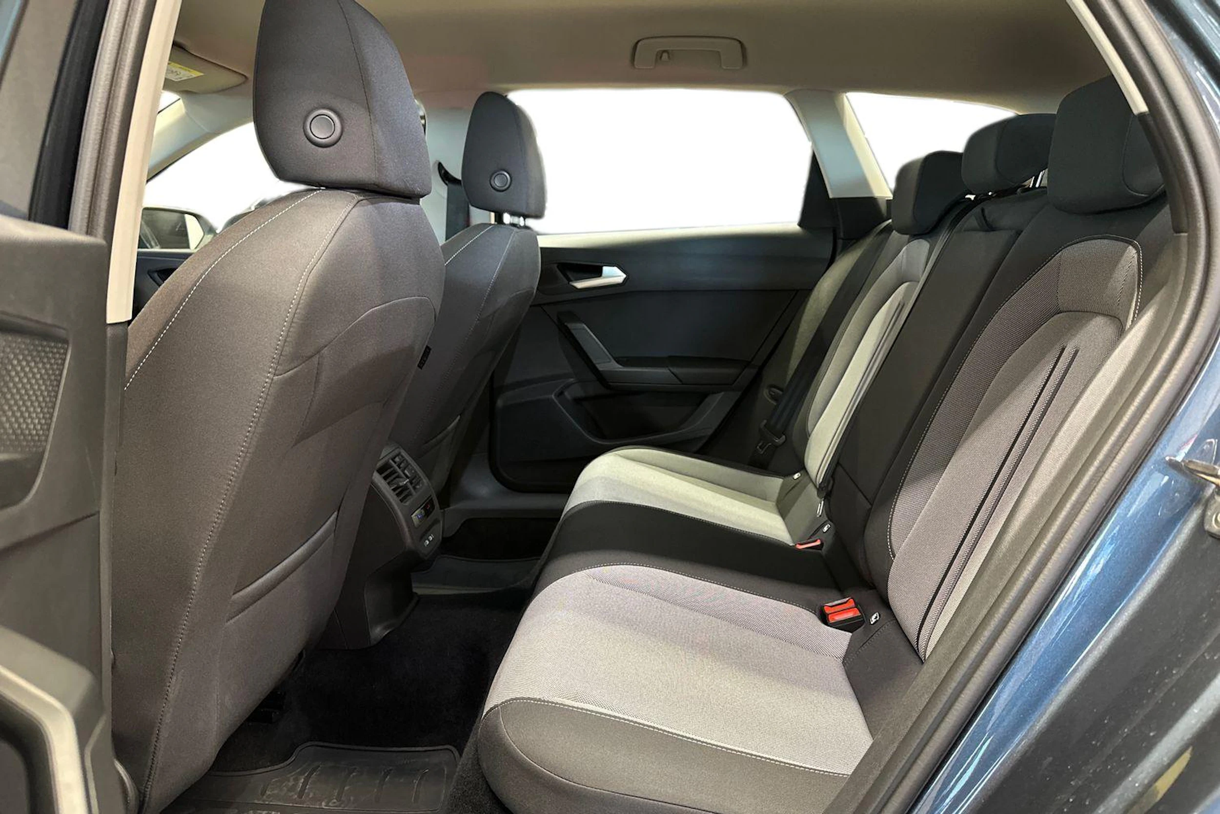 harmaa SEAT Leon Sportstourer 2024 kuva 11.