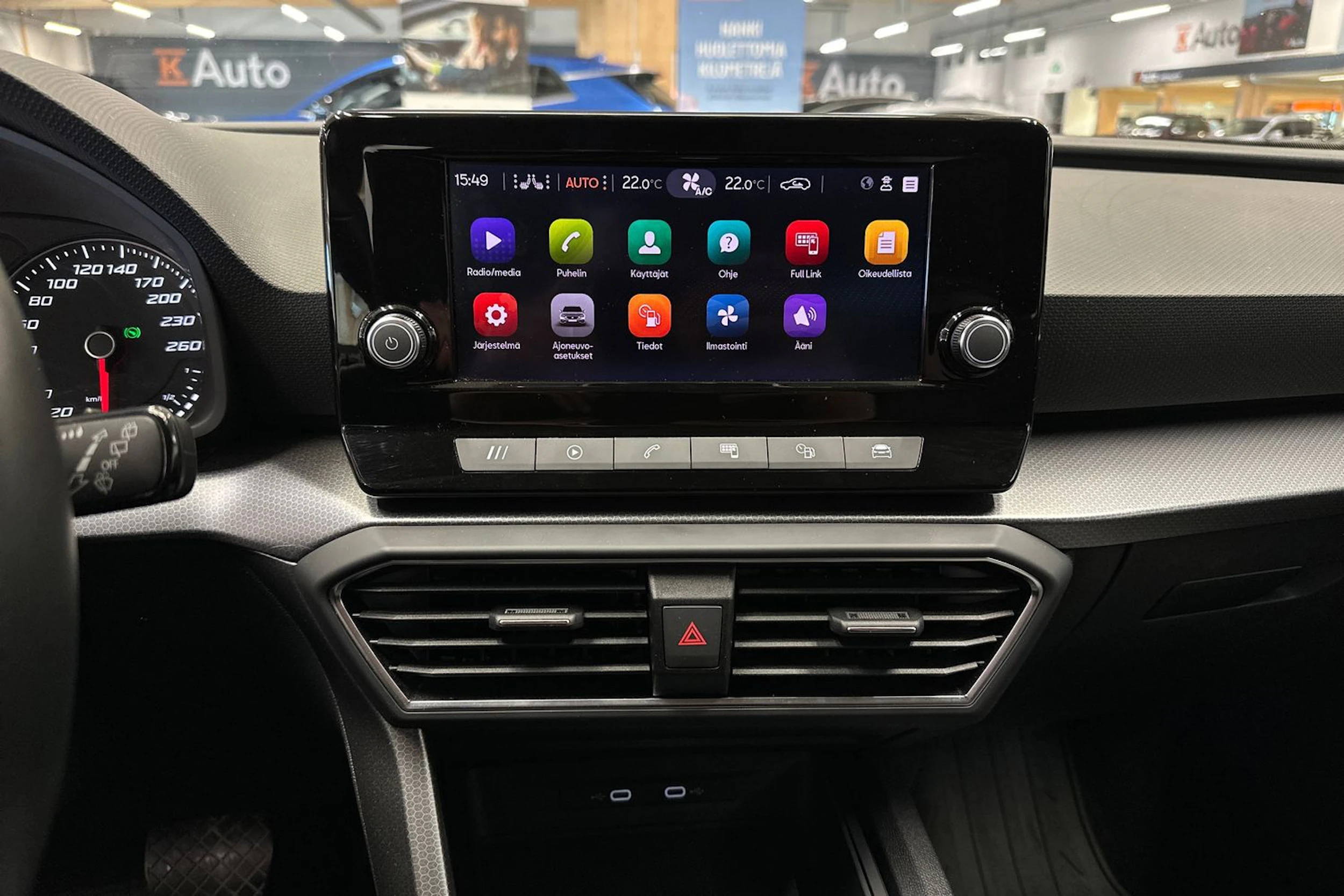harmaa SEAT Leon Sportstourer 2024 kuva 17.