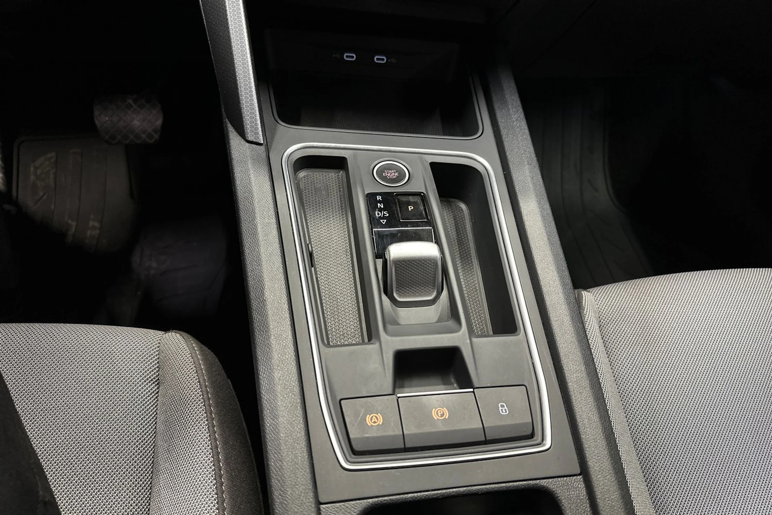 harmaa SEAT Leon Sportstourer 2024 kuva 18.